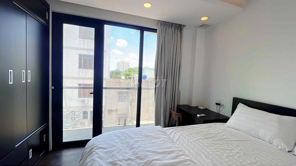 Rent the apartment. It's a 50-meter bedroom.