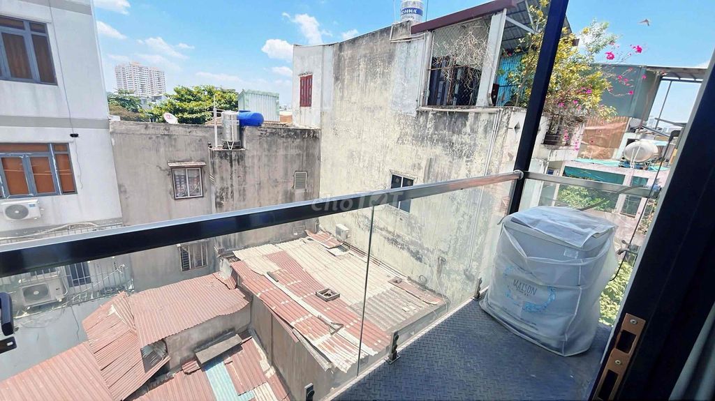 Rent the apartment. It's a 50-meter bedroom.