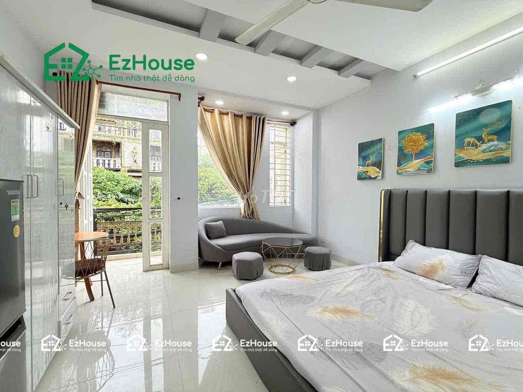 The balcony studio - full interior - shower dress - 11