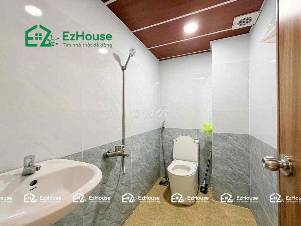 The balcony studio - full interior - shower dress - 11