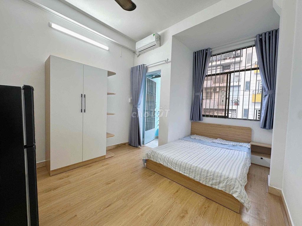 The apartment near the big hospital and the office of Fang Page, Windy