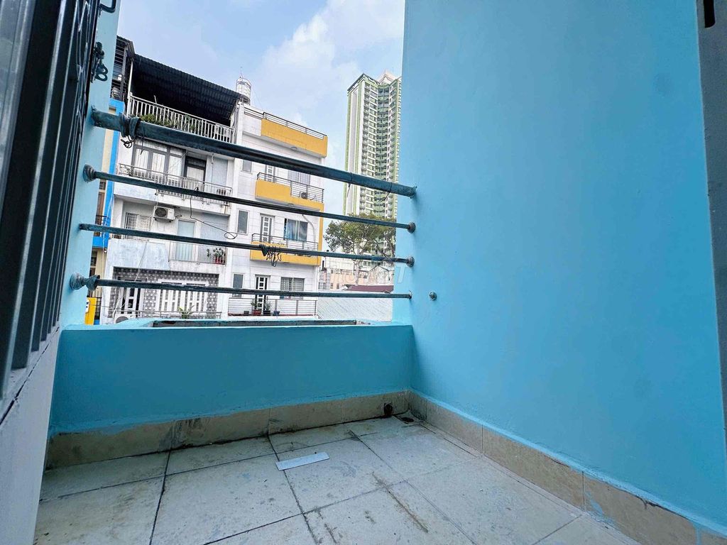 The apartment near the big hospital and the office of Fang Page, Windy