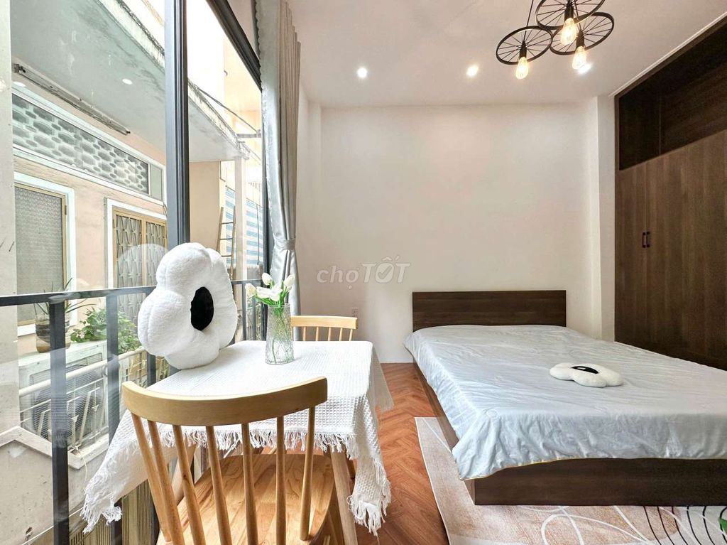The studio apartment is near the district's spin. 1 30 meters, balcong full interior.