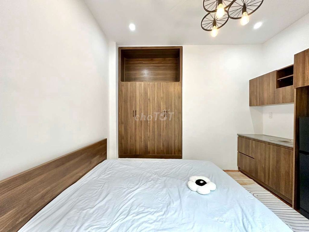 The studio apartment is near the district's spin. 1 30 meters, balcong full interior.