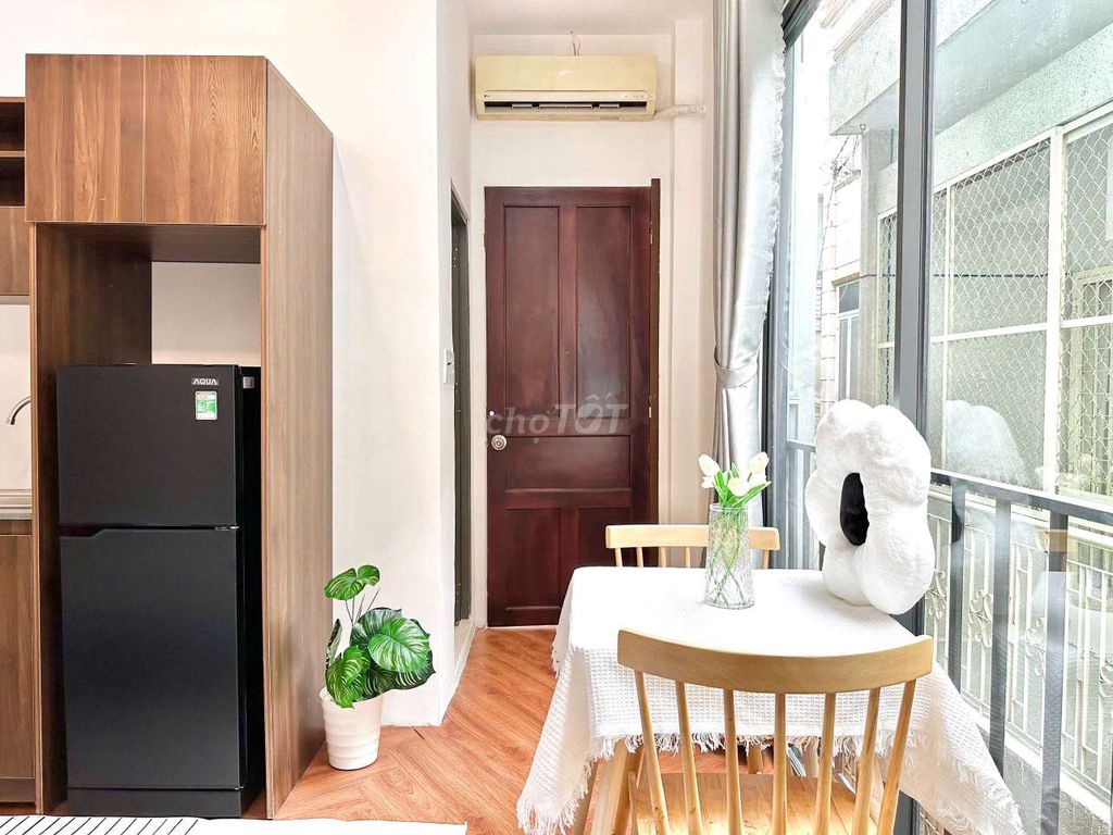 The studio apartment is near the district's spin. 1 30 meters, balcong full interior.