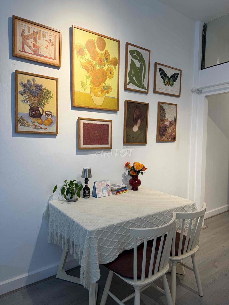 Rent a balcony room. A full bedroom. 50 M2 Trần Hưng Đạo District 1.
