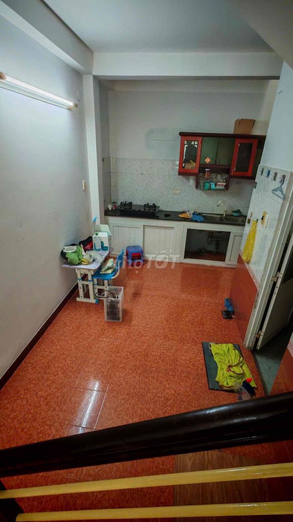 The original building is a two-story bedroom. Two toilets near the 500-metre market.