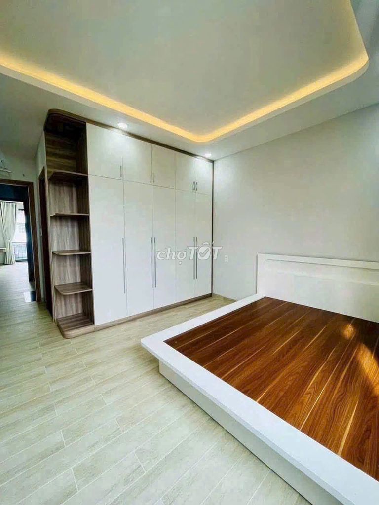 Super cheap, beautiful new house. Happy 3 stories, 4-5 bedrooms, full interior. 15 million.