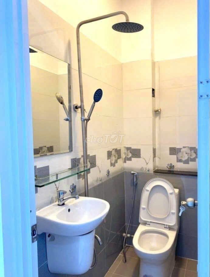 Rent an alley house 16/3 A Nguyễn Thiện Thuật, 1802 2, District 3.