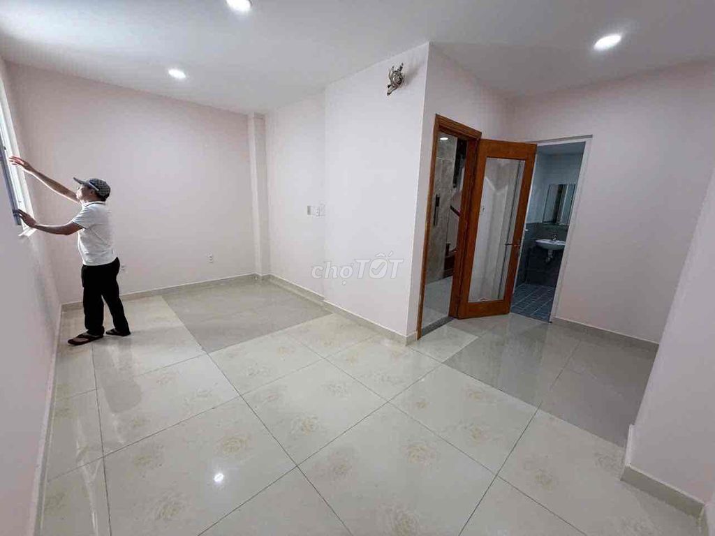 Lý Thái Tổ.4.2 x20 meters 10 bedroom 10 toilets - match office/resistence