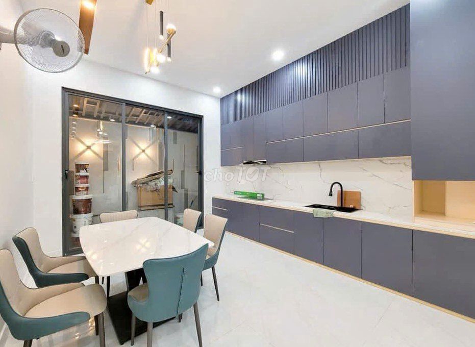 Rent an alley house in 133/2 Renaissance, 1894 12, District 10