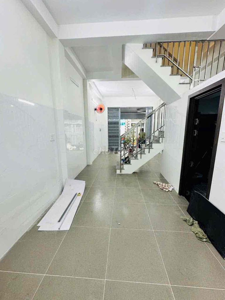 Renting a new house, 3-foot alley, 4 bedrooms.