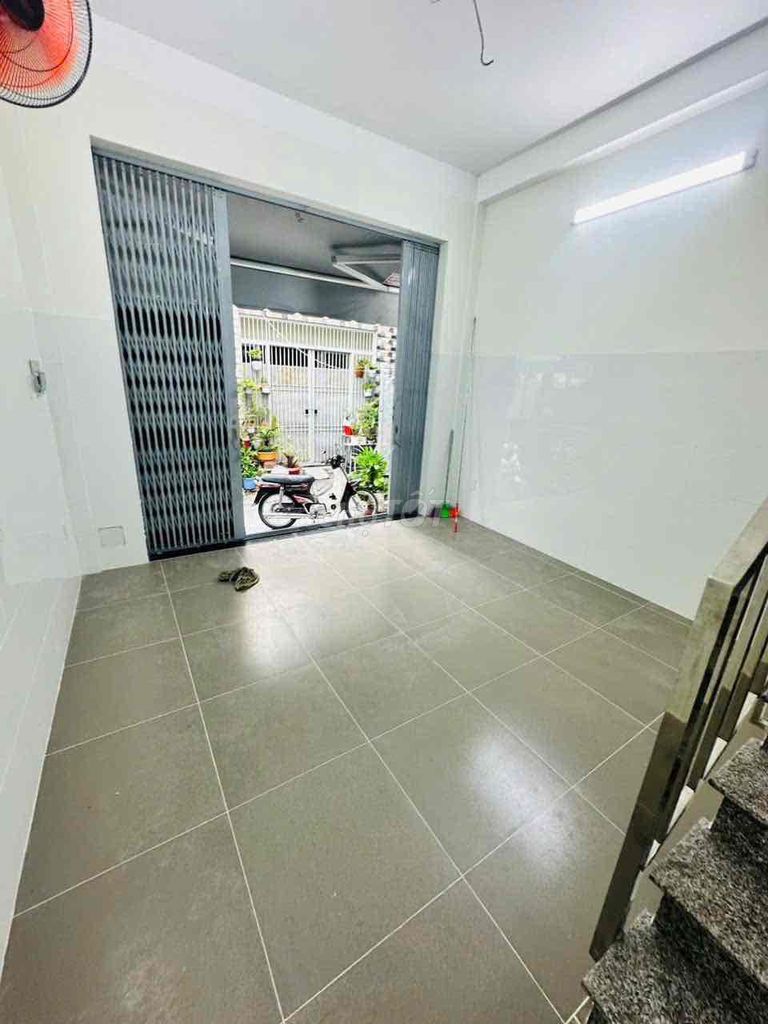 Renting a new house, 3-foot alley, 4 bedrooms.
