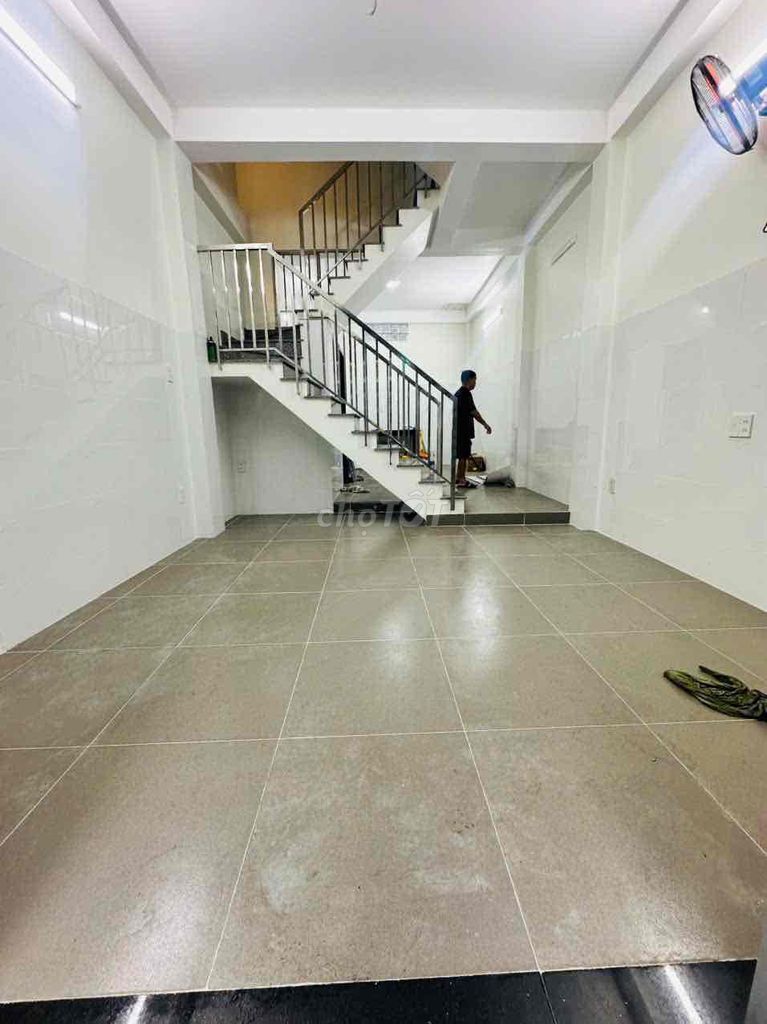Renting a new house, 3-foot alley, 4 bedrooms.
