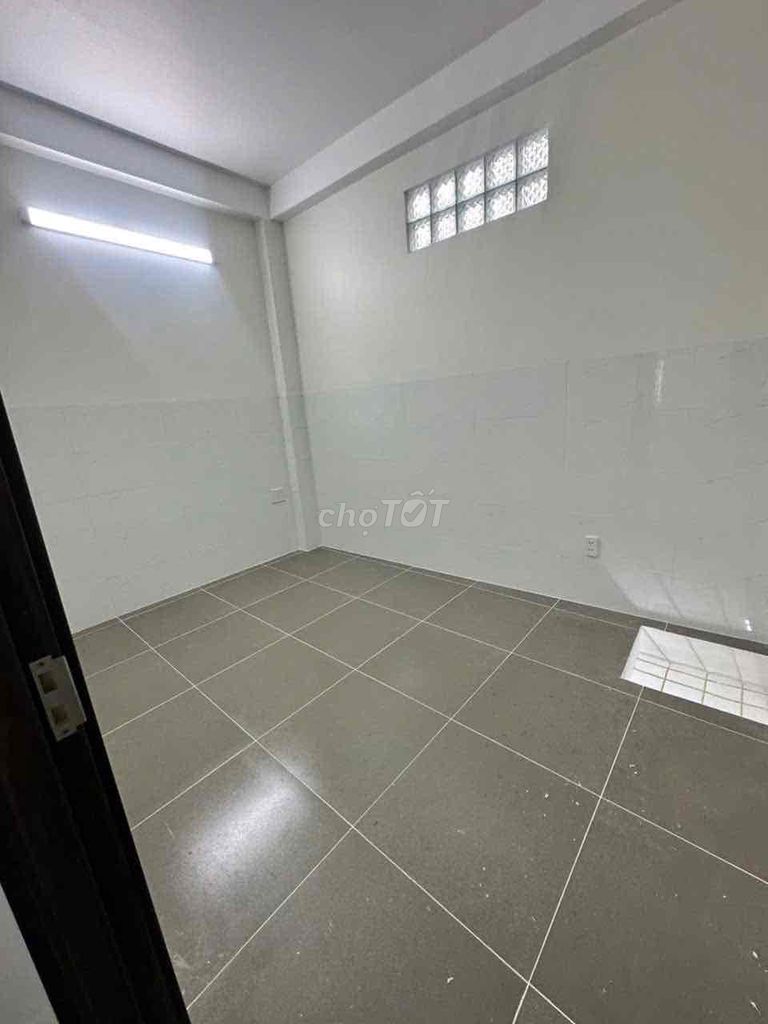 Renting a new house, 3-foot alley, 4 bedrooms.