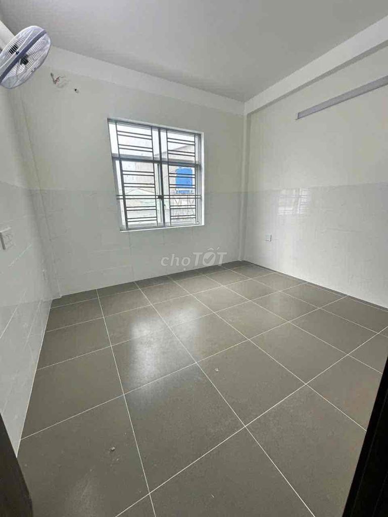 Renting a new house, 3-foot alley, 4 bedrooms.