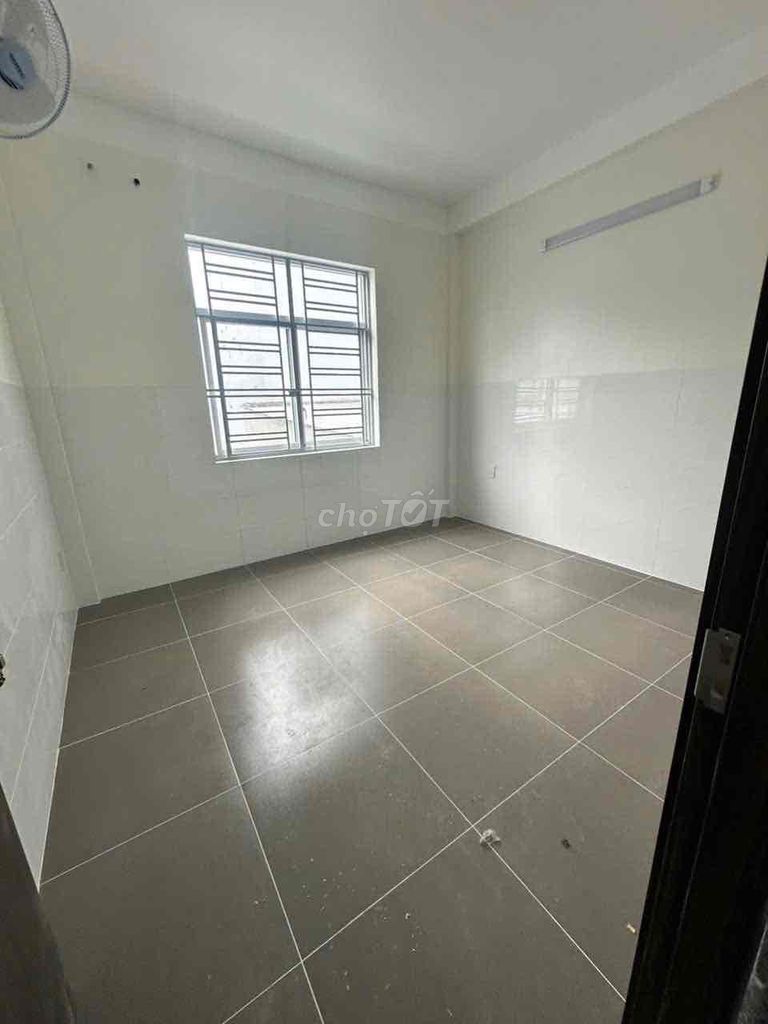 Renting a new house, 3-foot alley, 4 bedrooms.