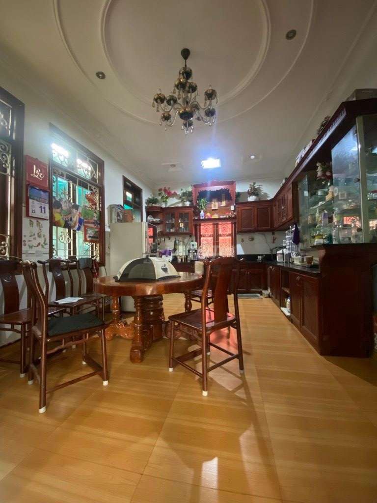 Rent the villa by the river - 3 stories down - 55 million a month.