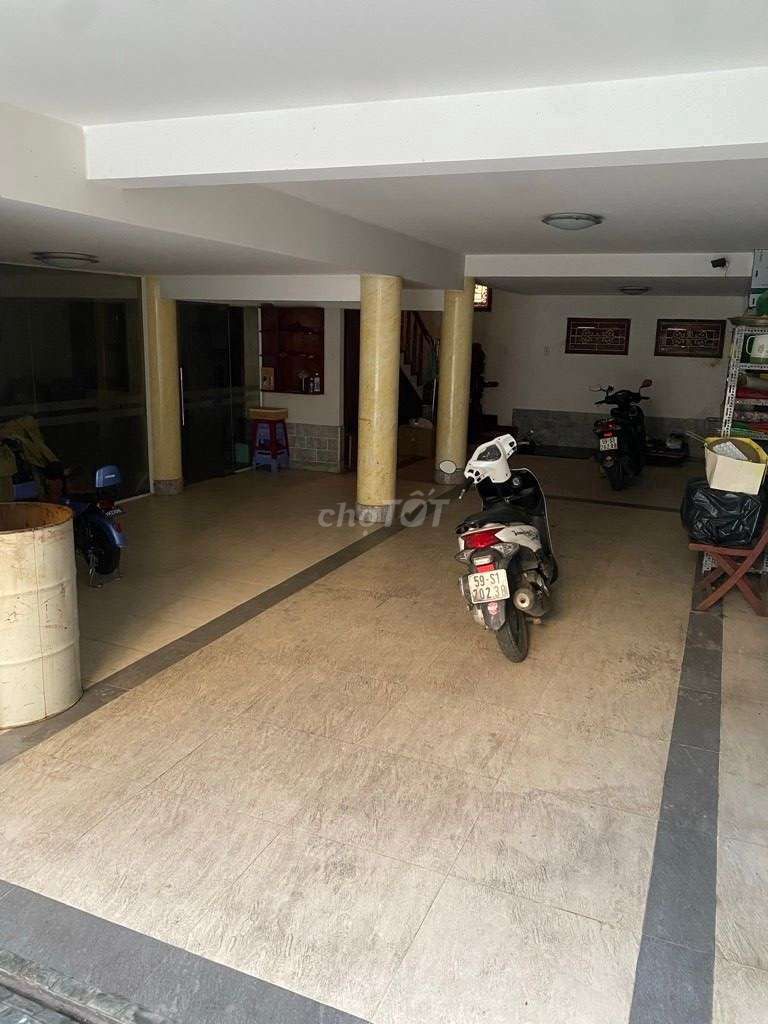 Rent the villa by the river - 3 stories down - 55 million a month.