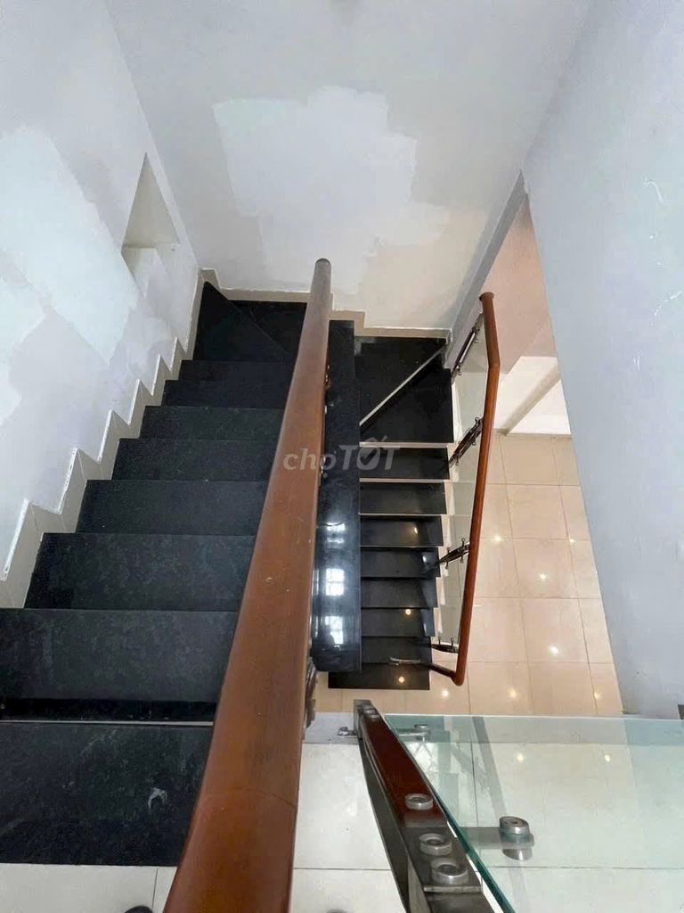 Private Home 1 Huỳnh Văn Bánh 2 bedrooms (99.7 m) 2 ready furniture, 14 million a month