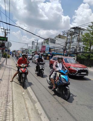 Rent a Quốc lộ 50 cash house near the 22 x 30 meters Dawn as supermarket