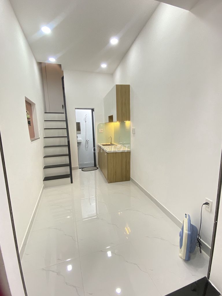 It's the owner of a beautiful new home. Chu Văn An. Seven million a month.