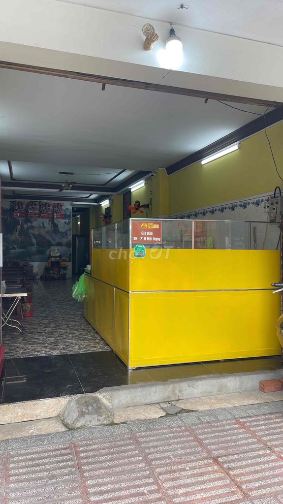 Renting the entire house. The location sings the food street, District 6.