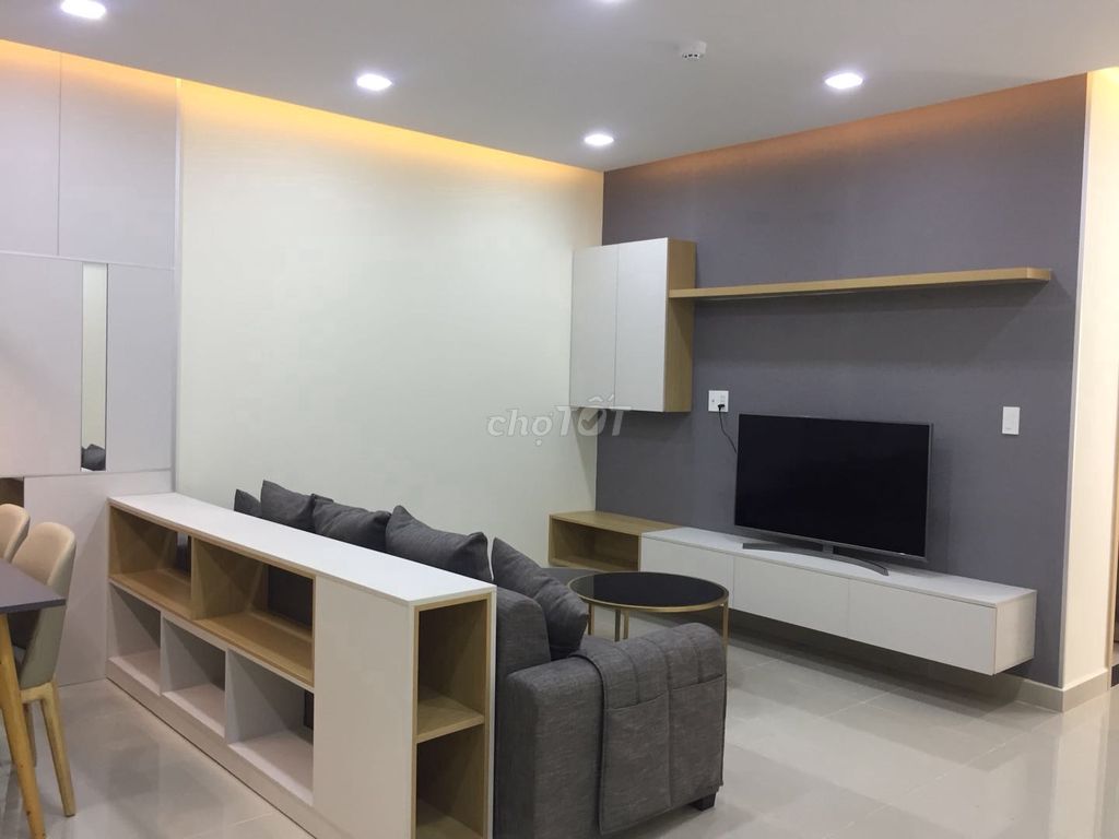 Rent a penthouse oriental plaza 685 Âu Cơ - 75 M2 (two toilets)