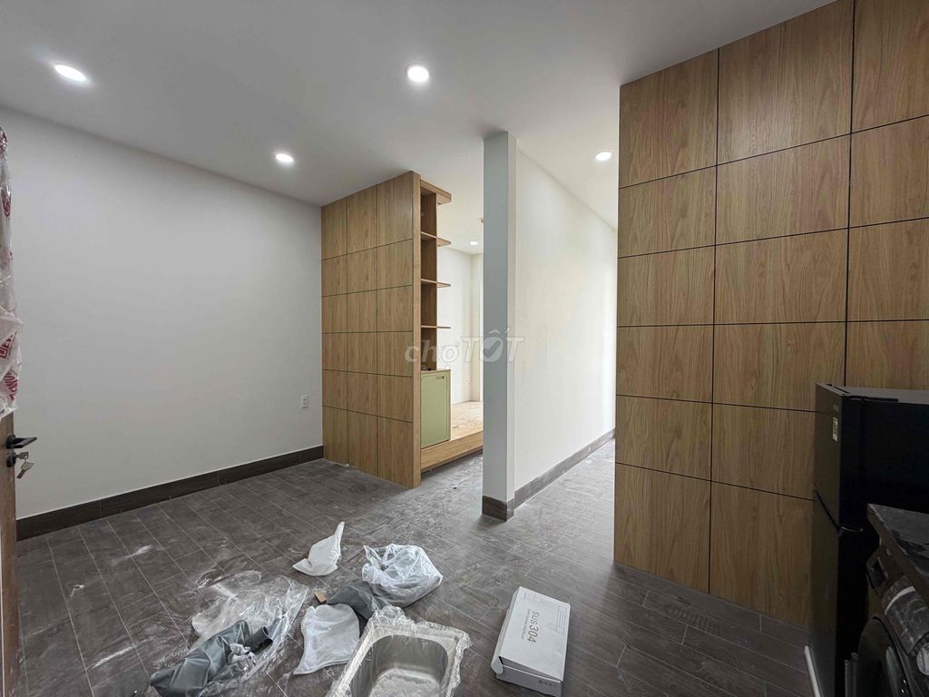 Rent the apartment. Two bedrooms. View the Gò Vấp River. Nine million.