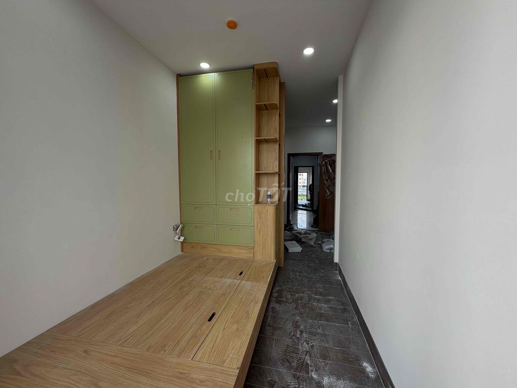 Rent the apartment. Two bedrooms. View the Gò Vấp River. Nine million.