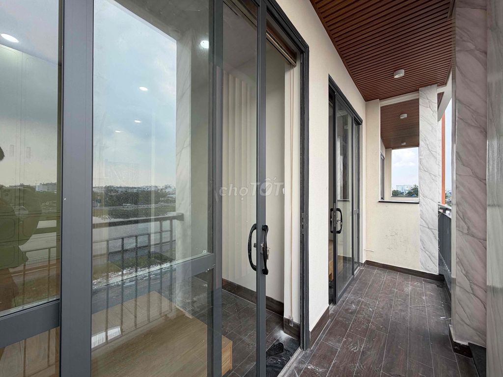 Rent the apartment. Two bedrooms. View the Gò Vấp River. Nine million.