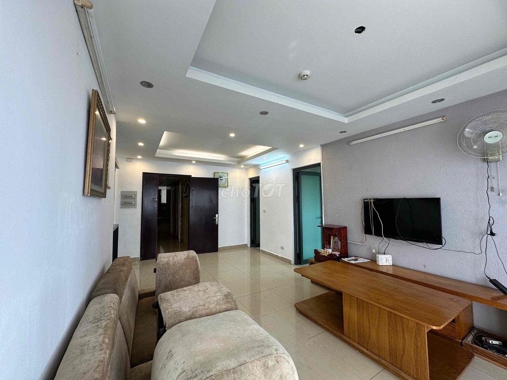 Rent a three-size bedroom for 8 million a month.