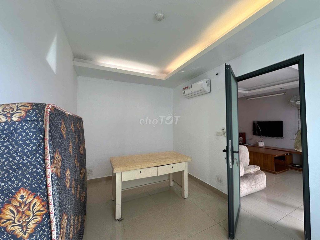 Rent a three-size bedroom for 8 million a month.