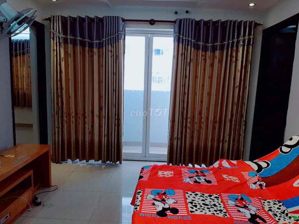 Rent a three-size bedroom for 8 million a month.