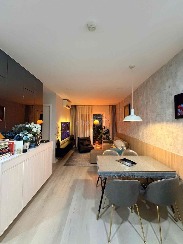 Rent a Diamond river apartment full of 13 million pieces.