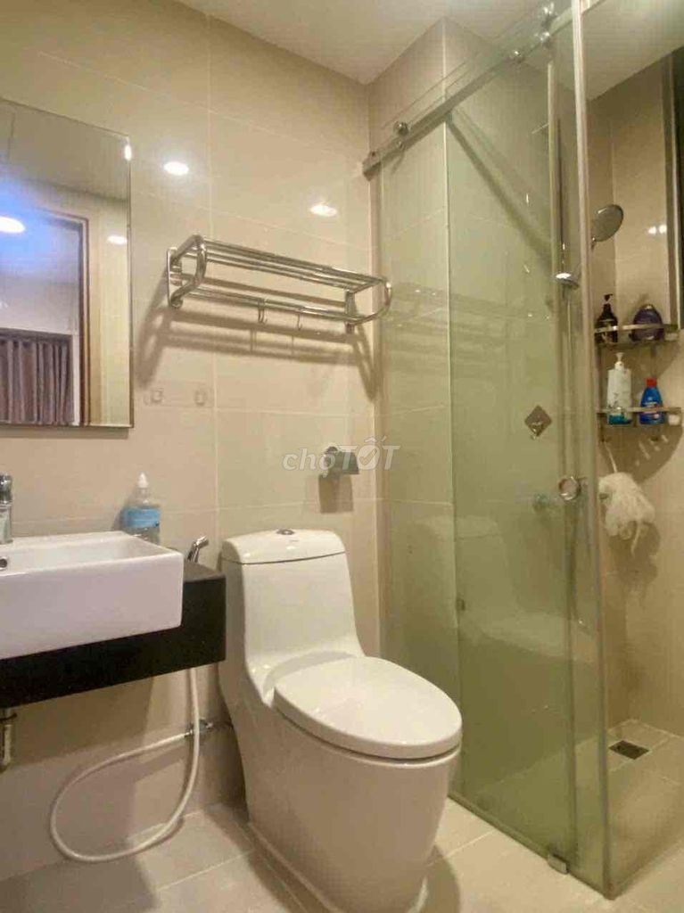 Rent Botanica Premier apartment. Three bedrooms. Two toilets. 96m2 near the park.