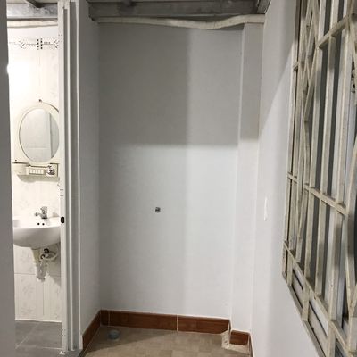 Cold Machine Room 4 T (17 m2+2) The guard room (8 m2) has its own toilet window