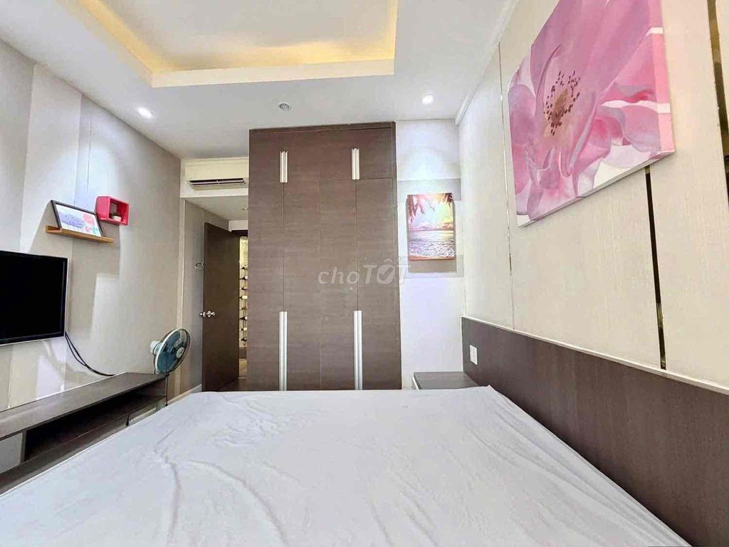 Rent The Botanica two bedrooms. Two full interior toilets right near the medical airport.