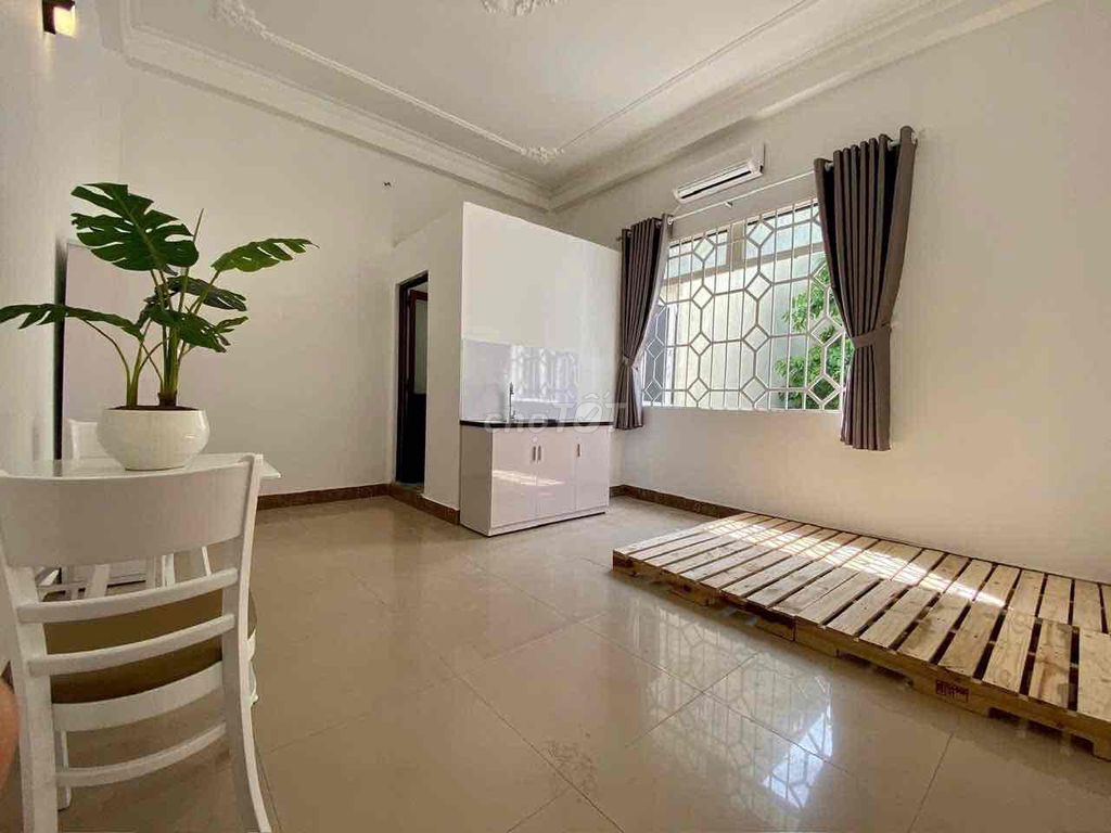 Rent the Seven Kingdoms Doors near aeon Mall Park