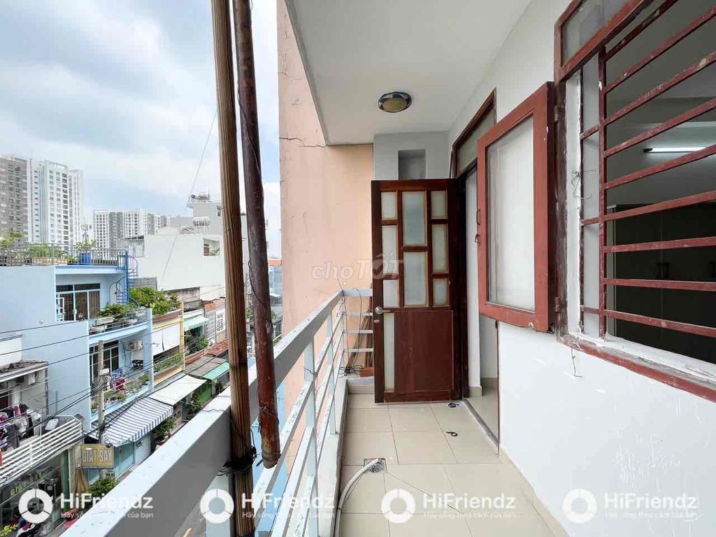 Rent a cheap studio with a bancol near the shower, fourth down.