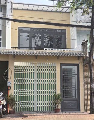 Rent a Hưng Phú cash house, District 8 near the 4th and 3 x18 meters.