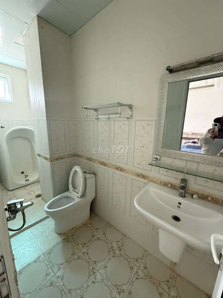 Rent a 65-foot service apartment, two bedrooms, one bathroom, full interior, số 10, P. hbc