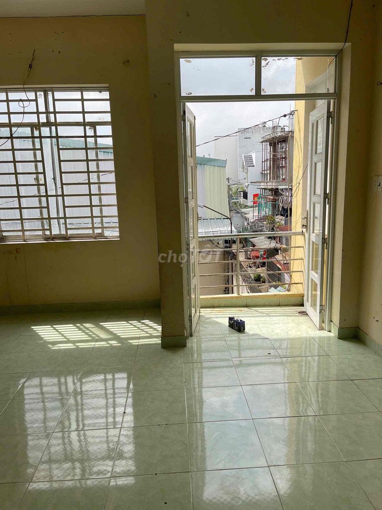 Rent room, security.