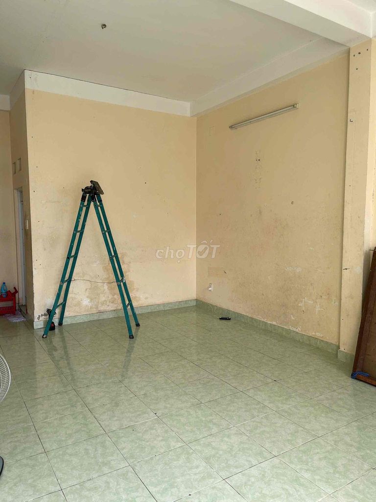 Rent room, security.