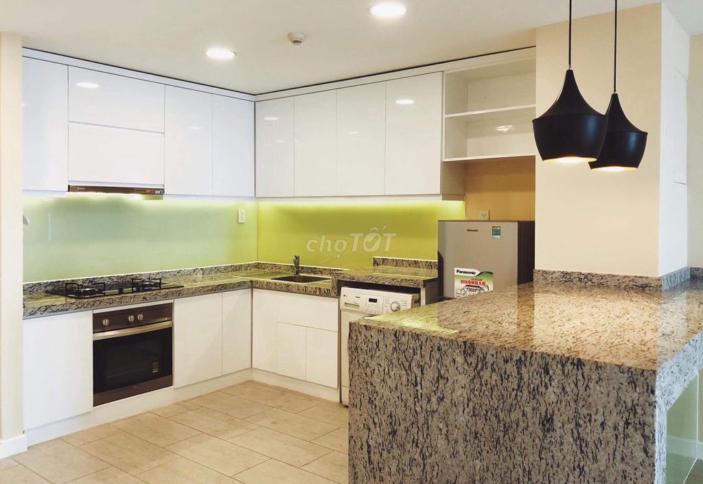 Rent the county apartment, big area, central day.