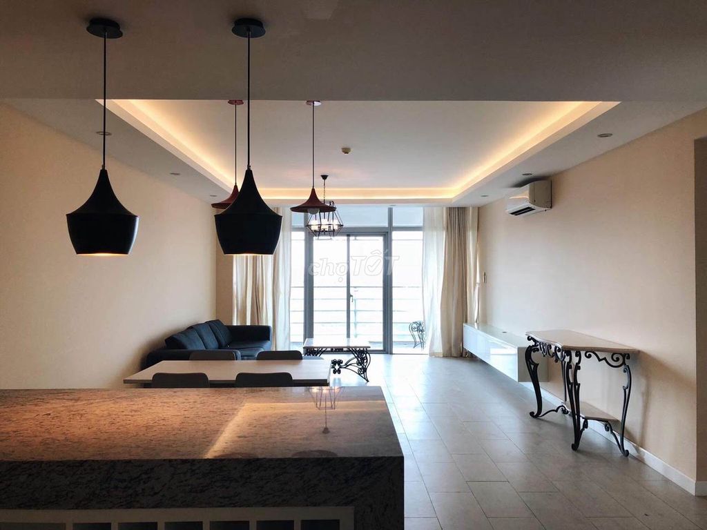 Rent the county apartment, big area, central day.