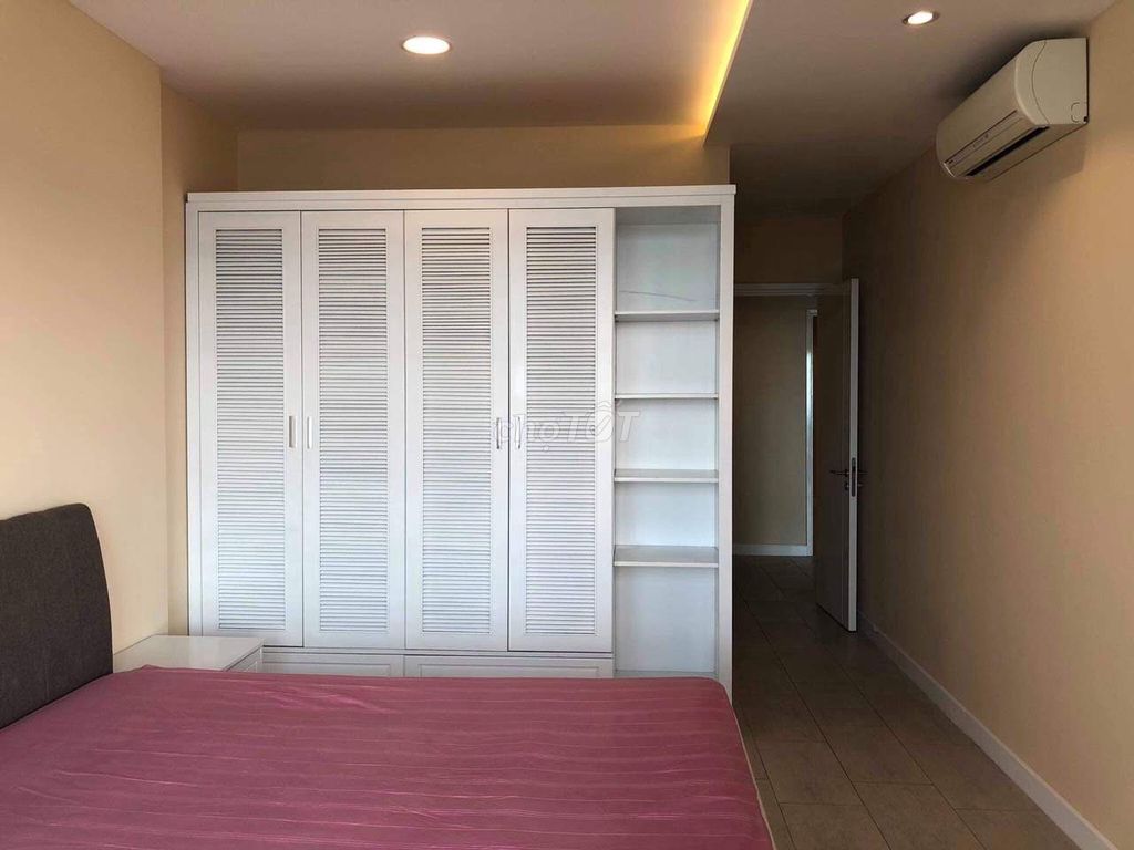 Rent the county apartment, big area, central day.