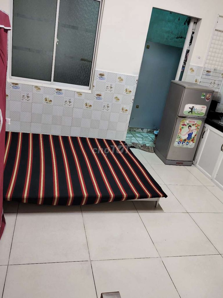 Room 19 meters, kitchen shelves, refrigerators, now Freedom, 2 million and 5