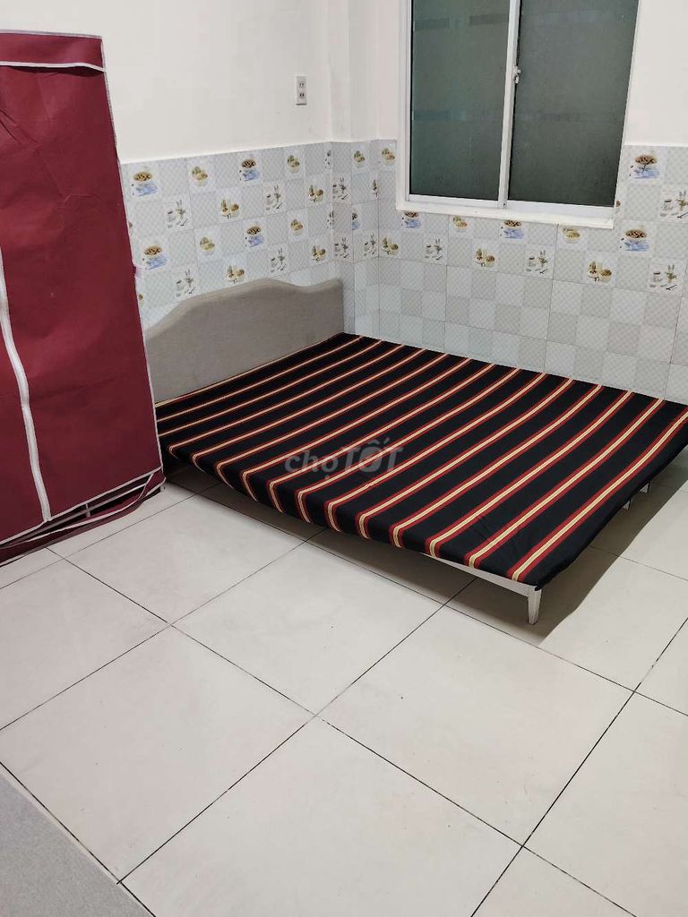 Room 19 meters, kitchen shelves, refrigerators, now Freedom, 2 million and 5