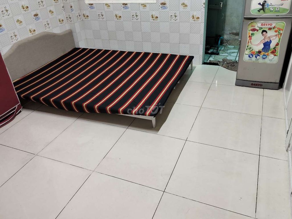 Room 19 meters, kitchen shelves, refrigerators, now Freedom, 2 million and 5